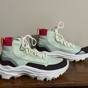 Sorel Kinetic Breakthru Venture Athletic Shoes Womens SZ 8.5M Perfect Condition